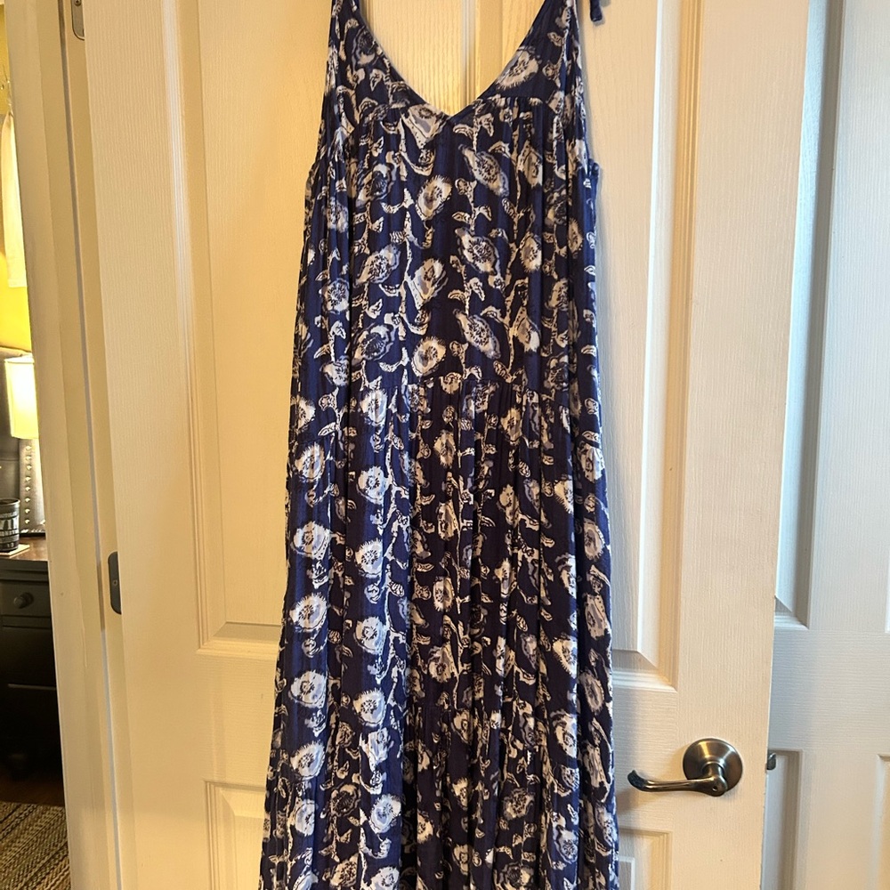 Natural Life - Poppish White Flower and Dark Blue Dress - Med but can fit Lge. - Picture 3 of 4